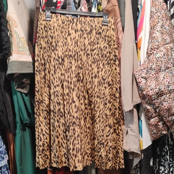 Leapord Pleated Skirt - Picture 1 of 2